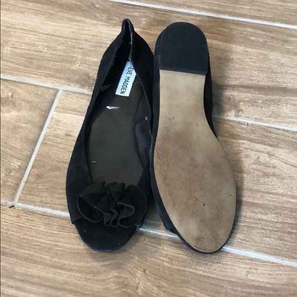 Black Flats with Ruffle Detail - Picture 3 of 3